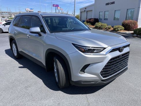 Used 2024 Toyota Grand Highlander XLE image 7