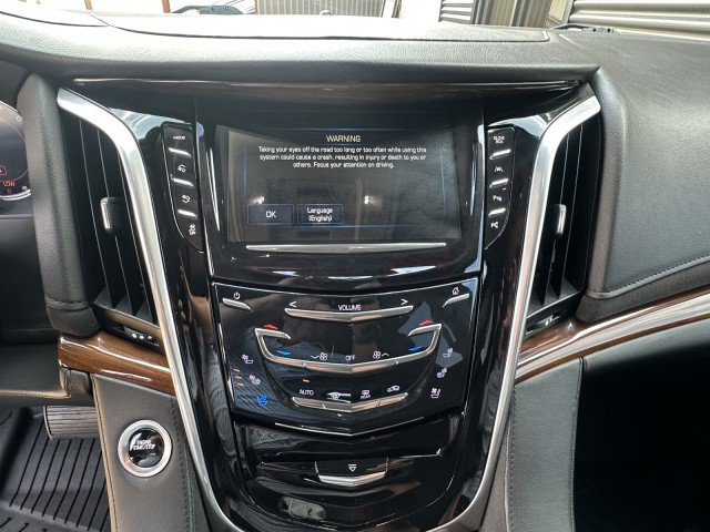 Used 2020 Cadillac Escalade Premium Luxury AWD/4WD image 19