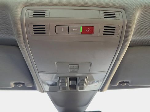 Used 2022 Volkswagen Tiguan SE image 20