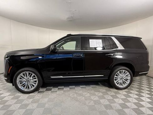 Certified 2026 Cadillac Escalade Luxury AWD/4WD image 3