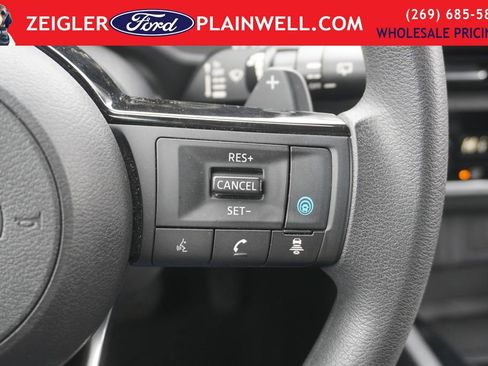 Used 2023 Nissan Rogue SV image 24