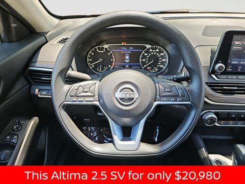 Used 2025 Nissan Altima 2.5 SV FWD image 44