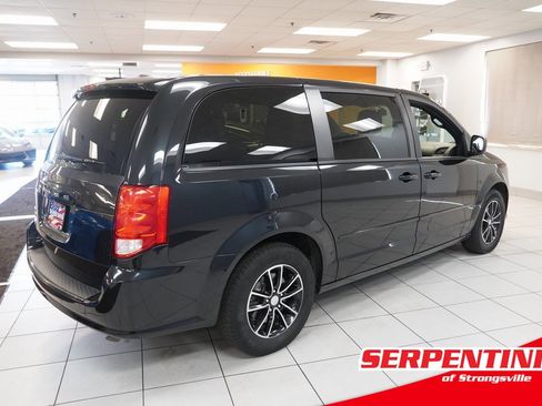 Used 2017 Dodge Grand Caravan SE image 10
