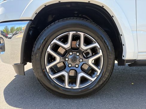 Used 2025 RAM 1500 Laramie w/ Advanced Safety Group II AWD/4WD image 11