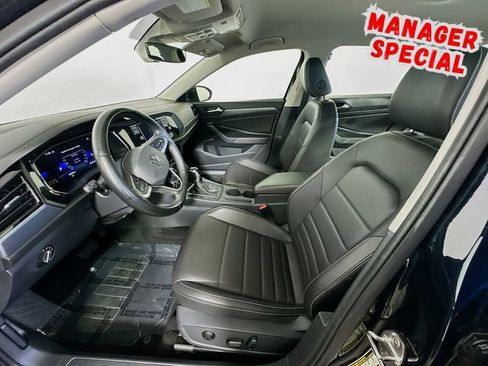 Used 2024 Volkswagen Jetta SE FWD image 11