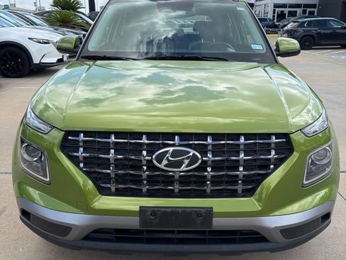 Used 2023 Hyundai Venue SEL FWD image 9