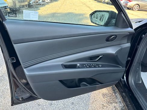 New 2025 Hyundai Elantra SEL image 10