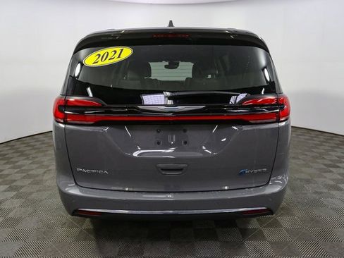 Used 2021 Chrysler Pacifica Touring-L image 8