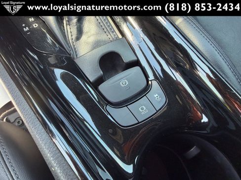 Used 2019 Toyota C-HR Limited FWD image 21