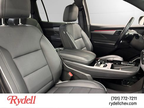 Used 2025 Buick Enclave Preferred image 17