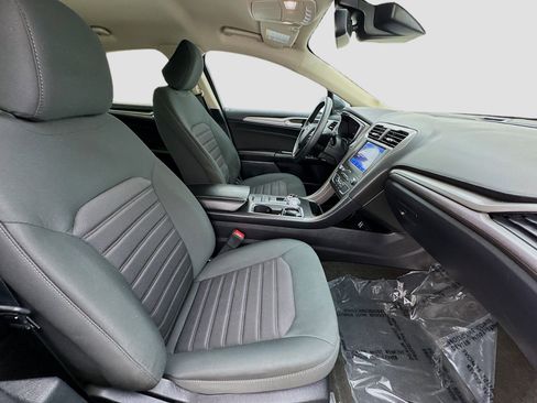 Used 2020 Ford Fusion SE FWD image 18