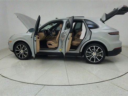 Used 2022 Porsche Cayenne image 72