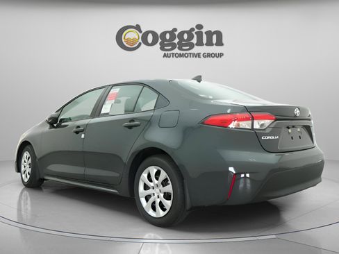 Used 2025 Toyota Corolla LE FWD image 21