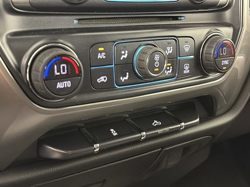 Used 2018 Chevrolet Silverado 1500 LT w/ Texas Edition image 21