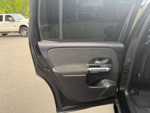Used 2021 Mercedes-Benz GLB 250 4MATIC image 25
