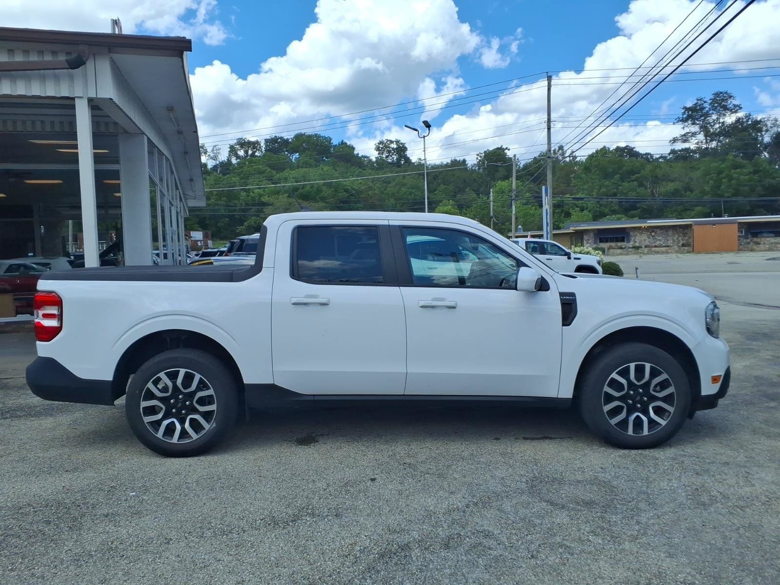 Used 2022 Ford Maverick Lariat w/ Lariat Luxury Package AWD/4WD image 2