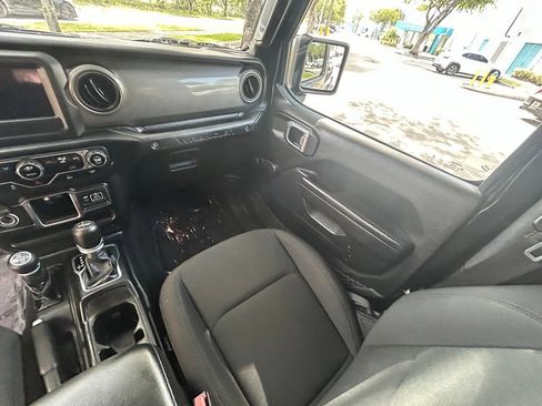Used 2022 Jeep Wrangler Sport AWD/4WD image 12