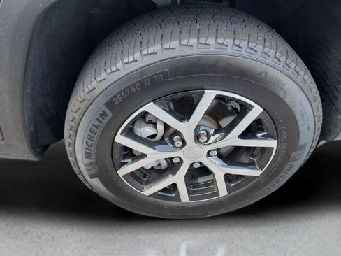 Used 2024 Jeep Grand Cherokee Limited AWD/4WD image 18