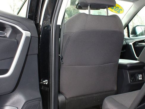 Used 2021 Toyota RAV4 XLE w/ Convenience Package image 18