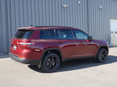 New 2025 Jeep Grand Cherokee L Altitude image 11