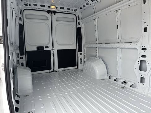 Used 2025 RAM ProMaster 2500 w/ Storage Group image 30
