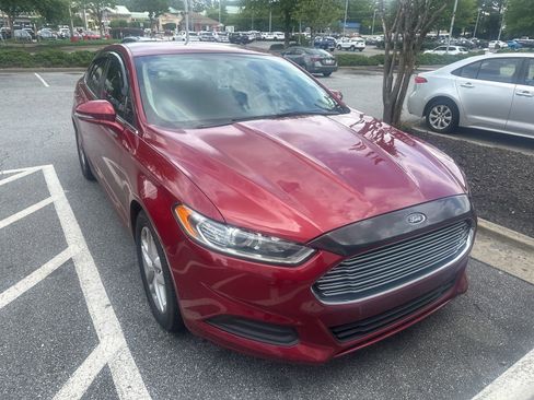 Used 2016 Ford Fusion SE FWD image 2