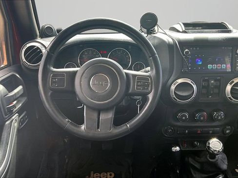 Used 2012 Jeep Wrangler Unlimited Sahara AWD/4WD image 8