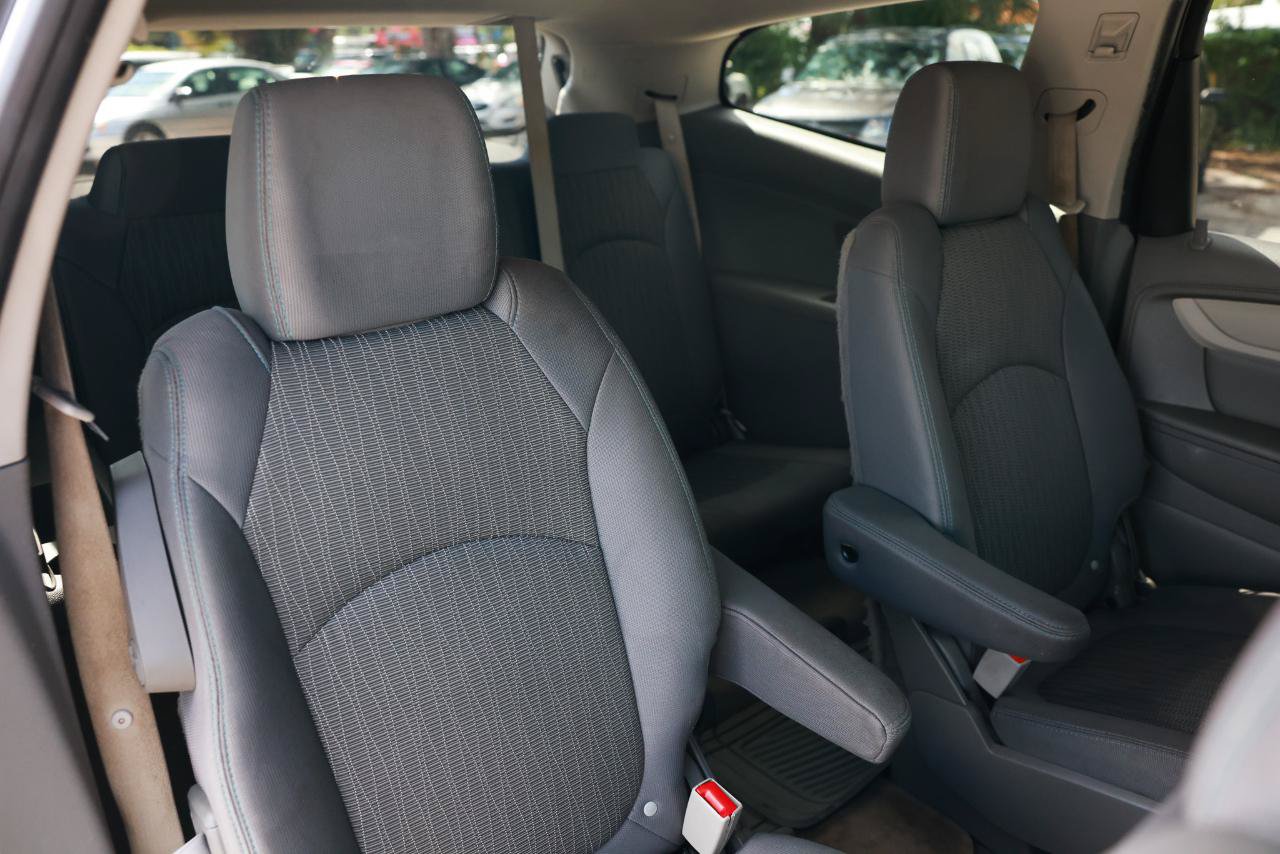 Used 2015 Chevrolet Traverse LT FWD image 14