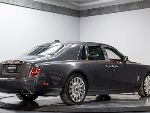 Used 2019 Rolls-Royce Phantom Sedan image 16