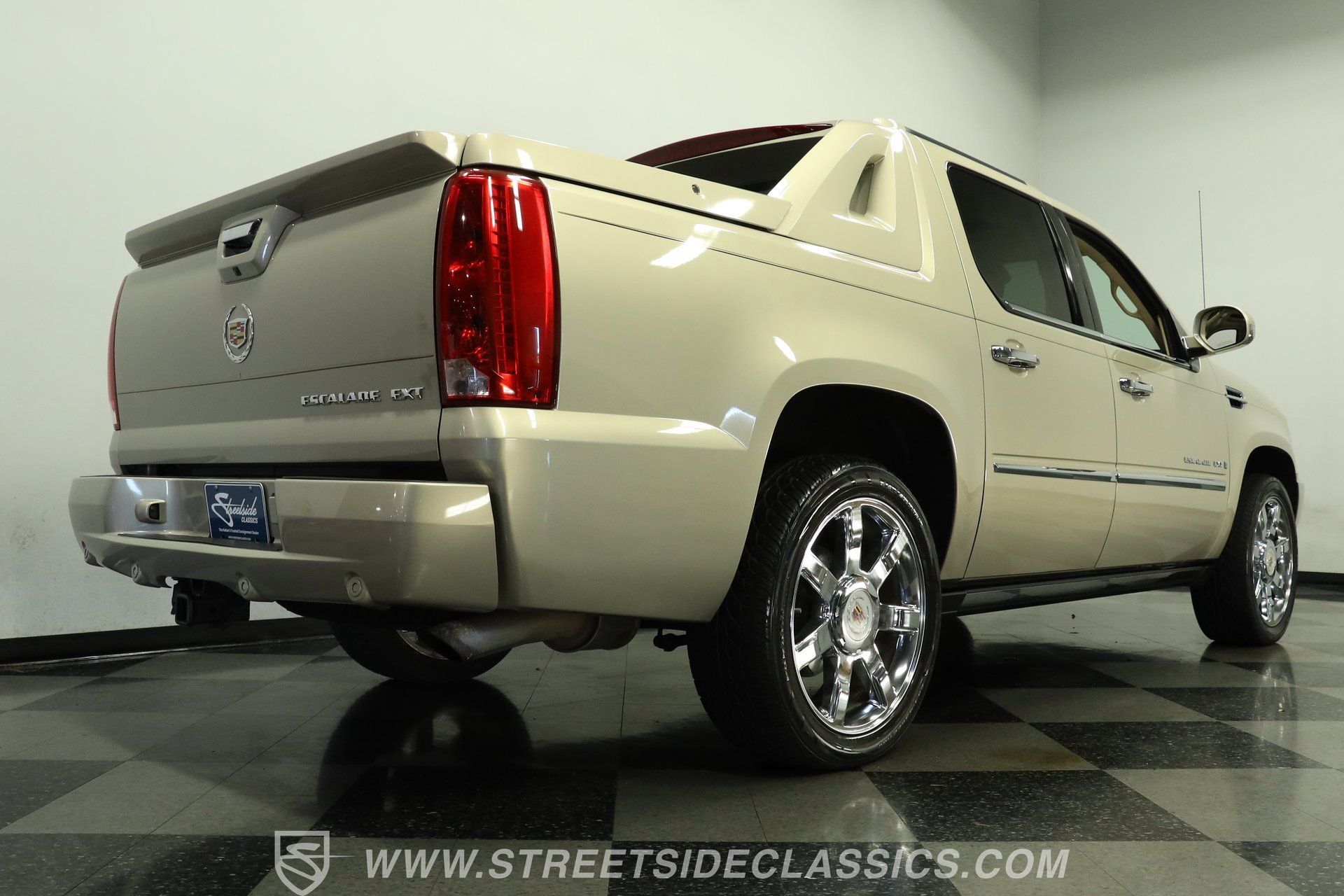 Used 2007 Cadillac Escalade EXT w/ Information Package AWD/4WD image 26