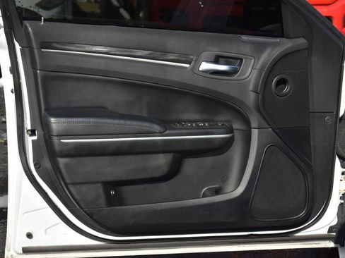 Used 2022 Chrysler 300 Touring L image 11