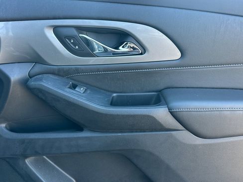 Used 2023 Chevrolet Traverse LT image 21