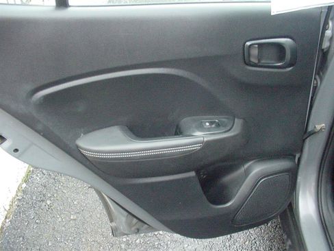 Used 2022 Hyundai Venue Limited image 21