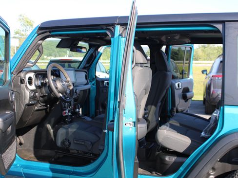 Used 2024 Jeep Wrangler Unlimited AWD/4WD image 22