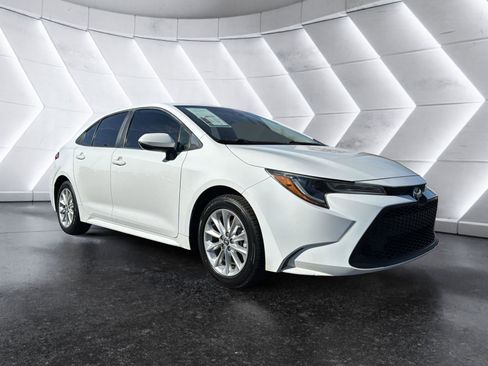 Used 2022 Toyota Corolla LE image 1