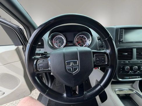 Used 2020 Dodge Grand Caravan SXT FWD image 22