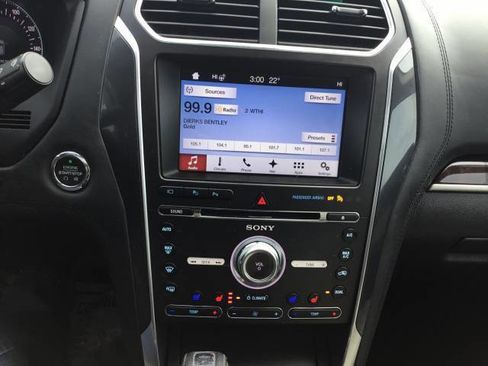 Used 2017 Ford Explorer Platinum image 17