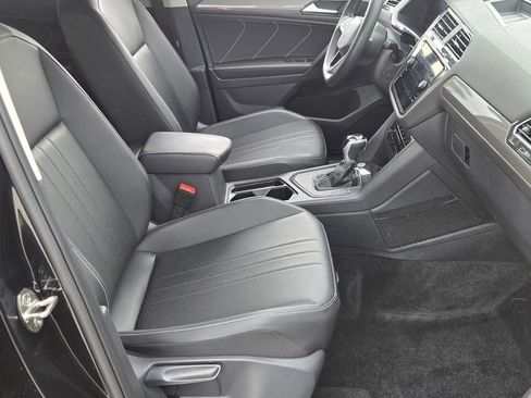 Certified 2023 Volkswagen Tiguan SE FWD image 16