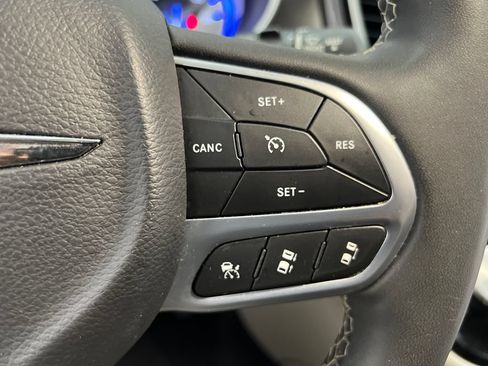 Used 2023 Chrysler Pacifica Touring-L FWD image 56