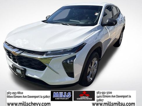 Used 2024 Chevrolet Trax LS FWD image 1