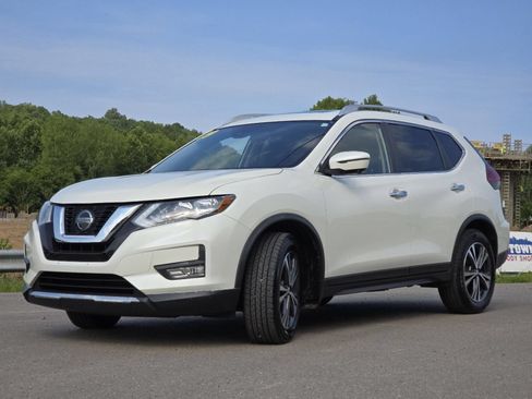 Used 2019 Nissan Rogue SV w/ Sun & Sound Touring Package FWD image 15