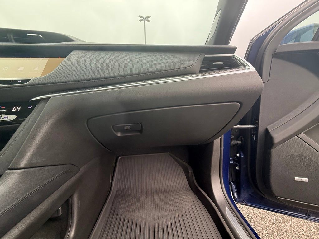 Certified 2024 Cadillac XT5 Sportv w/ LPO, Floor Liner Package AWD/4WD image 24
