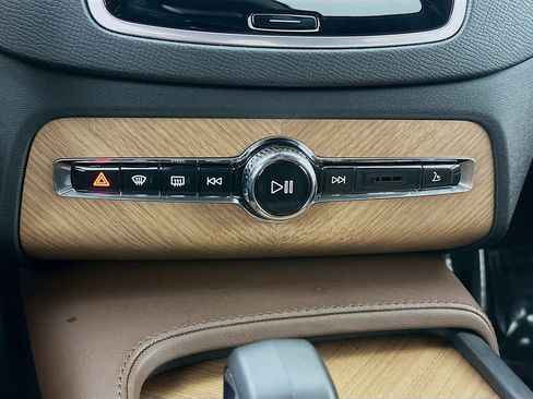 Used 2024 Volvo XC90 B6 Plus w/ Protection Package Premier image 16