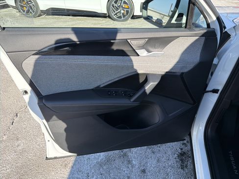 Certified 2025 Volkswagen Tiguan S image 6