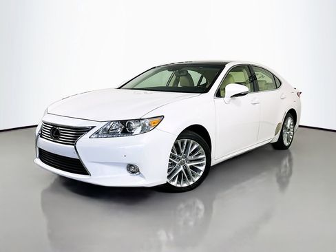 Used 2015 Lexus ES 350 w/ Ultra Luxury Package FWD image 3