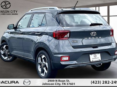 Used 2025 Hyundai Venue Limited FWD image 13