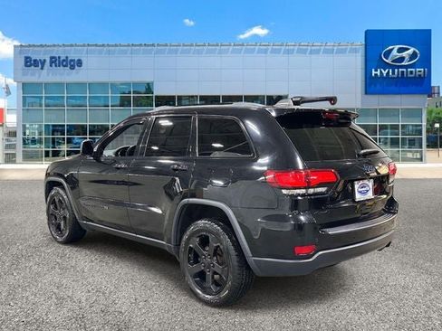 Used 2020 Jeep Grand Cherokee Laredo image 7