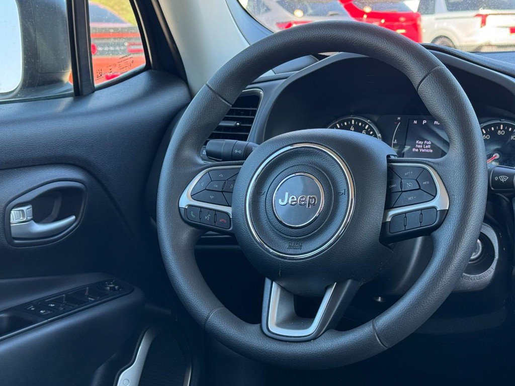 Used 2023 Jeep Renegade Latitude AWD/4WD image 15