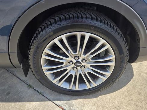 Used 2017 Lincoln MKX Reserve w/ Driver Assistance Package image 11