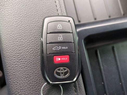 Used 2025 Toyota Tundra Limited AWD/4WD image 27
